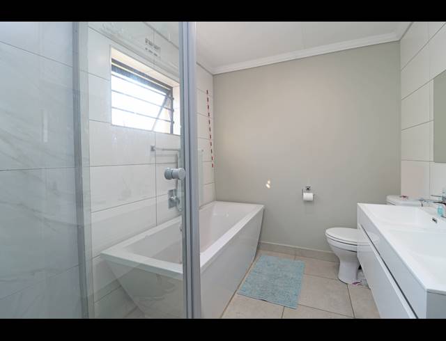 4 BEDROOM HOUSE FOR SALE IN COSMO CITY